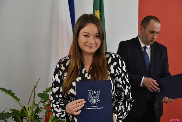 [FOTO] Nowi radni i burmistrz Jaworzyny Śląskiej złożyli ślubowania. Wybrano również przewodniczącego rady miejskiej