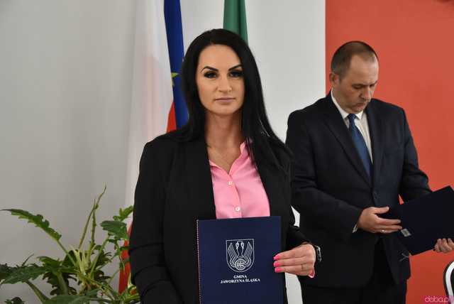 [FOTO] Nowi radni i burmistrz Jaworzyny Śląskiej złożyli ślubowania. Wybrano również przewodniczącego rady miejskiej
