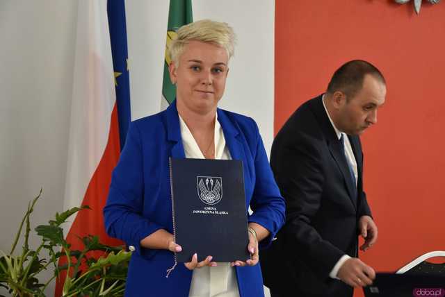 [FOTO] Nowi radni i burmistrz Jaworzyny Śląskiej złożyli ślubowania. Wybrano również przewodniczącego rady miejskiej