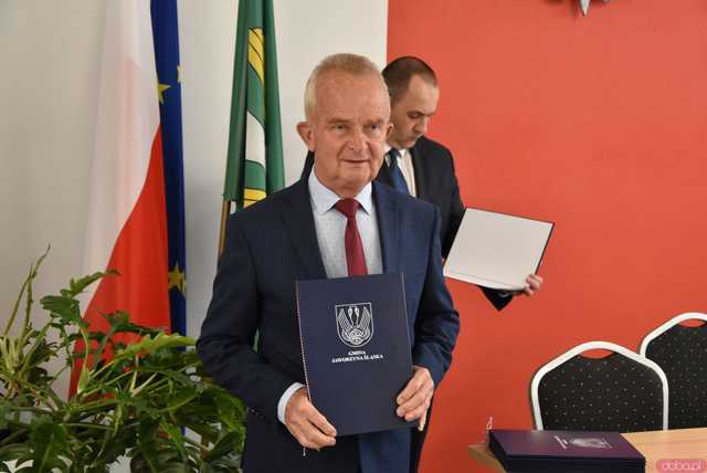 [FOTO] Nowi radni i burmistrz Jaworzyny Śląskiej złożyli ślubowania. Wybrano również przewodniczącego rady miejskiej