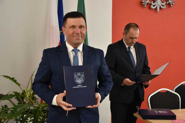 [FOTO] Nowi radni i burmistrz Jaworzyny Śląskiej złożyli ślubowania. Wybrano również przewodniczącego rady miejskiej