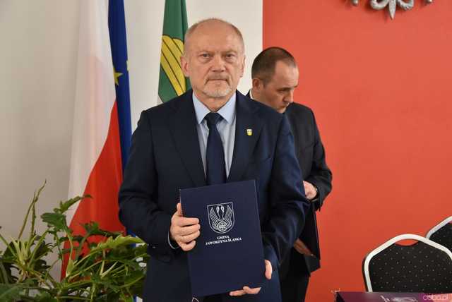[FOTO] Nowi radni i burmistrz Jaworzyny Śląskiej złożyli ślubowania. Wybrano również przewodniczącego rady miejskiej