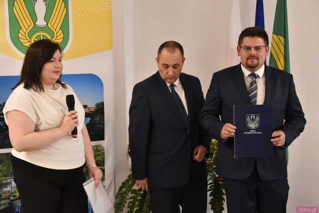 [FOTO] Nowi radni i burmistrz Jaworzyny Śląskiej złożyli ślubowania. Wybrano również przewodniczącego rady miejskiej