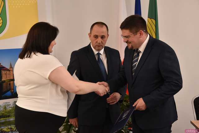 [FOTO] Nowi radni i burmistrz Jaworzyny Śląskiej złożyli ślubowania. Wybrano również przewodniczącego rady miejskiej