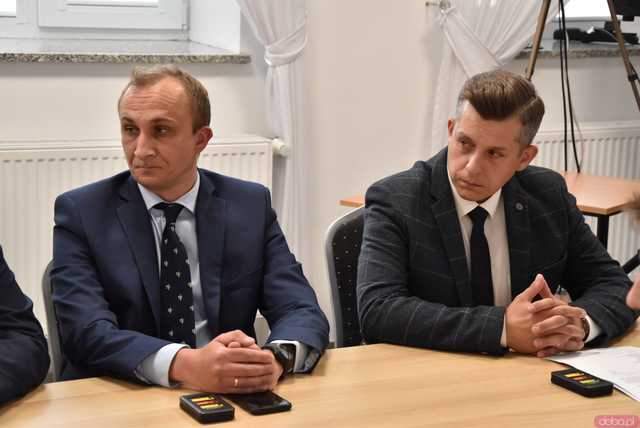 [FOTO] Nowi radni i burmistrz Jaworzyny Śląskiej złożyli ślubowania. Wybrano również przewodniczącego rady miejskiej