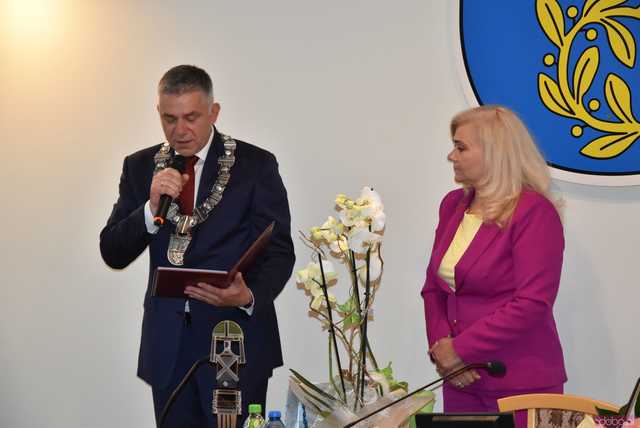 [FOTO] Zmiana wójta po 22 latach! Nowy włodarz i radni gminy Świdnica złożyli ślubowania