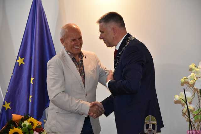 [FOTO] Zmiana wójta po 22 latach! Nowy włodarz i radni gminy Świdnica złożyli ślubowania