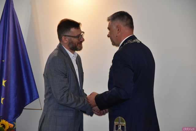 [FOTO] Zmiana wójta po 22 latach! Nowy włodarz i radni gminy Świdnica złożyli ślubowania