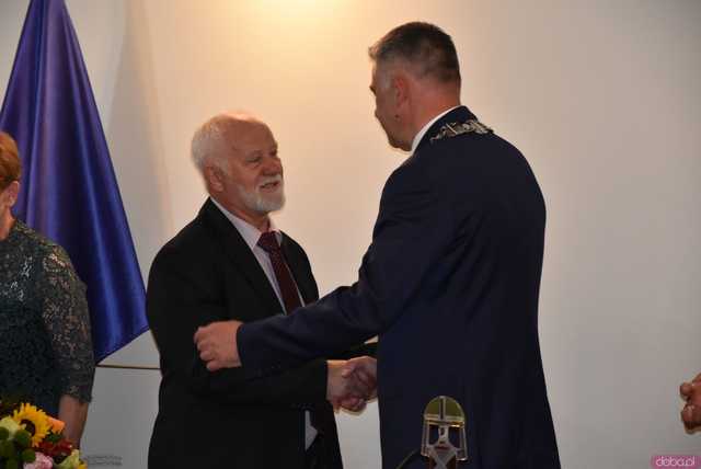 [FOTO] Zmiana wójta po 22 latach! Nowy włodarz i radni gminy Świdnica złożyli ślubowania