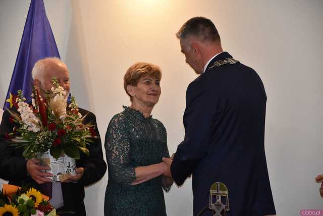 [FOTO] Zmiana wójta po 22 latach! Nowy włodarz i radni gminy Świdnica złożyli ślubowania