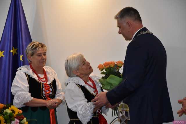 [FOTO] Zmiana wójta po 22 latach! Nowy włodarz i radni gminy Świdnica złożyli ślubowania