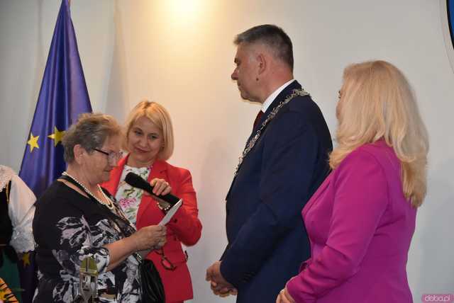 [FOTO] Zmiana wójta po 22 latach! Nowy włodarz i radni gminy Świdnica złożyli ślubowania