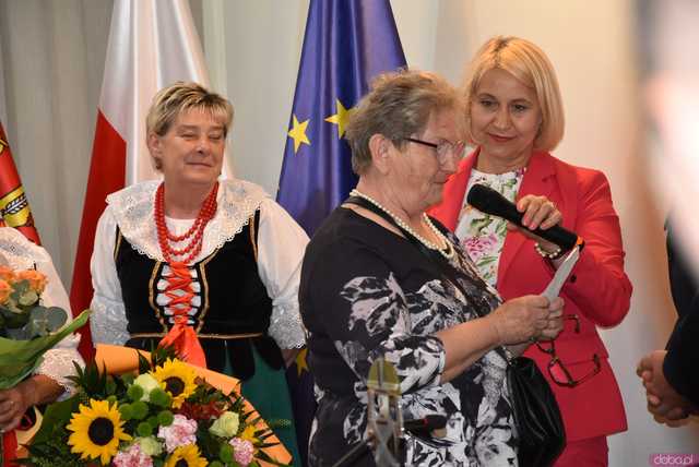 [FOTO] Zmiana wójta po 22 latach! Nowy włodarz i radni gminy Świdnica złożyli ślubowania