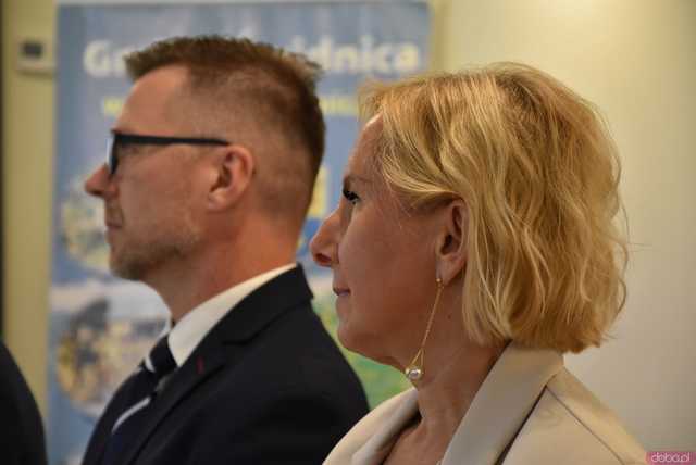 [FOTO] Zmiana wójta po 22 latach! Nowy włodarz i radni gminy Świdnica złożyli ślubowania