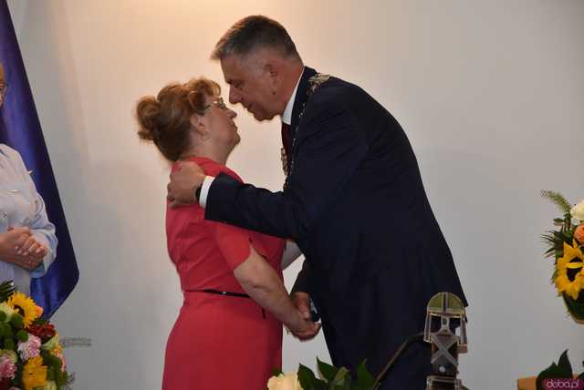 [FOTO] Zmiana wójta po 22 latach! Nowy włodarz i radni gminy Świdnica złożyli ślubowania