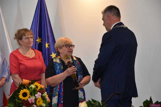 [FOTO] Zmiana wójta po 22 latach! Nowy włodarz i radni gminy Świdnica złożyli ślubowania