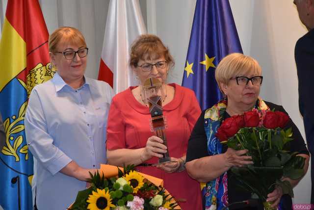 [FOTO] Zmiana wójta po 22 latach! Nowy włodarz i radni gminy Świdnica złożyli ślubowania
