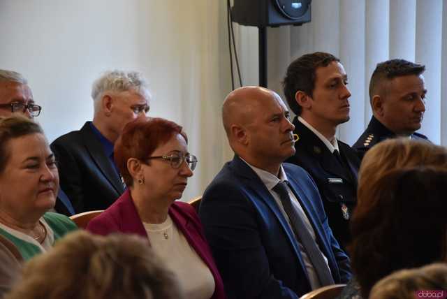 [FOTO] Zmiana wójta po 22 latach! Nowy włodarz i radni gminy Świdnica złożyli ślubowania