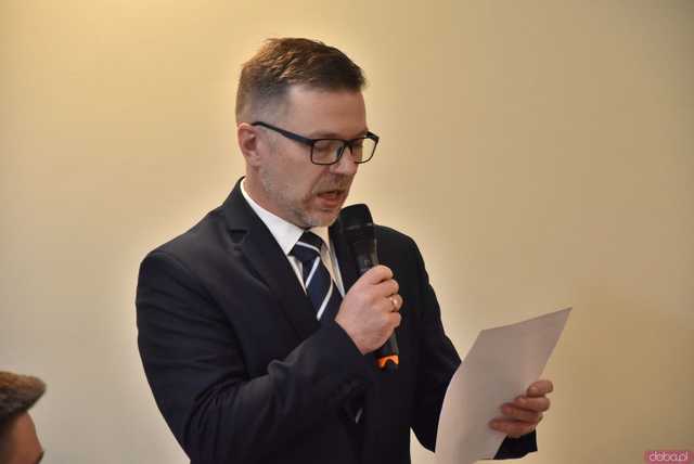 [FOTO] Zmiana wójta po 22 latach! Nowy włodarz i radni gminy Świdnica złożyli ślubowania