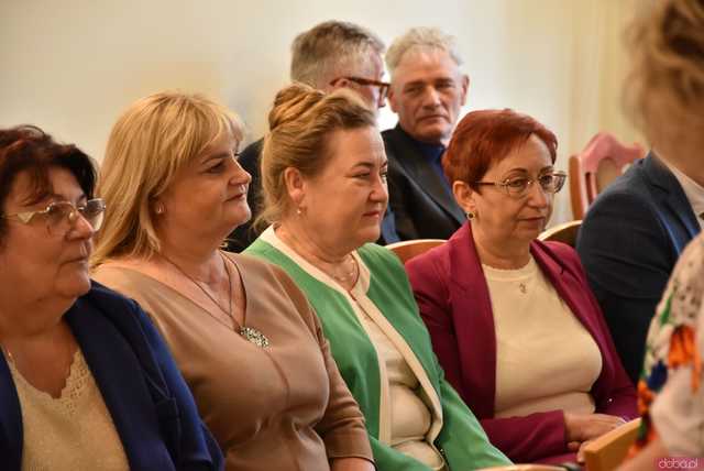 [FOTO] Zmiana wójta po 22 latach! Nowy włodarz i radni gminy Świdnica złożyli ślubowania