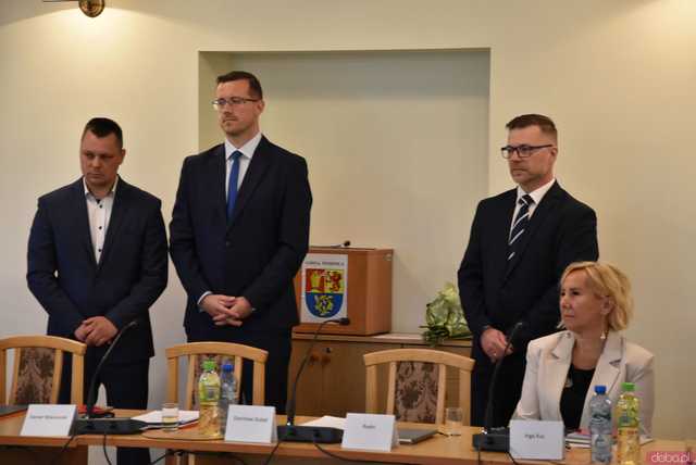[FOTO] Zmiana wójta po 22 latach! Nowy włodarz i radni gminy Świdnica złożyli ślubowania