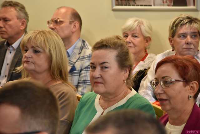 [FOTO] Zmiana wójta po 22 latach! Nowy włodarz i radni gminy Świdnica złożyli ślubowania