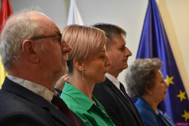 [FOTO] Zmiana wójta po 22 latach! Nowy włodarz i radni gminy Świdnica złożyli ślubowania
