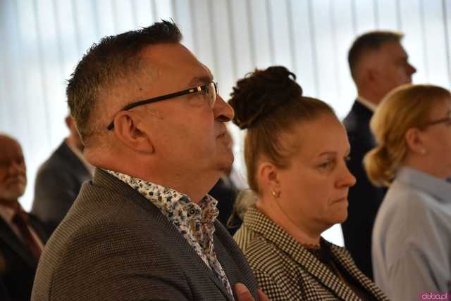 [FOTO] Zmiana wójta po 22 latach! Nowy włodarz i radni gminy Świdnica złożyli ślubowania
