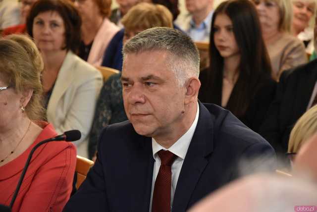 [FOTO] Zmiana wójta po 22 latach! Nowy włodarz i radni gminy Świdnica złożyli ślubowania