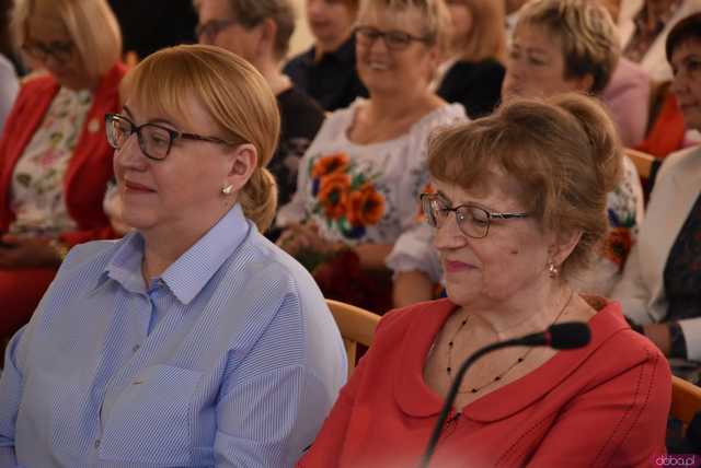 [FOTO] Zmiana wójta po 22 latach! Nowy włodarz i radni gminy Świdnica złożyli ślubowania
