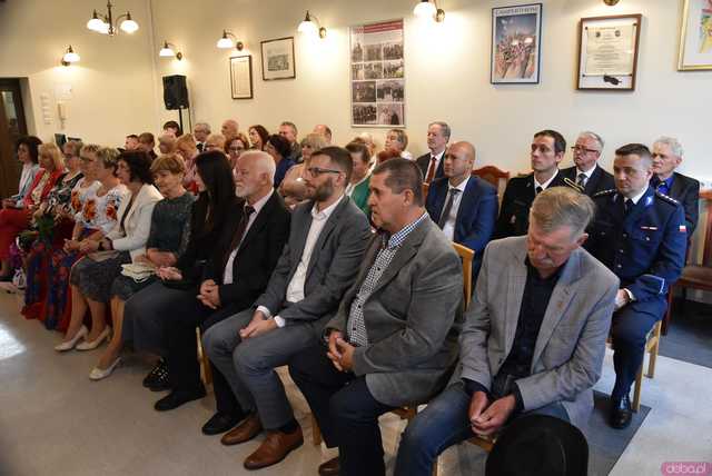 [FOTO] Zmiana wójta po 22 latach! Nowy włodarz i radni gminy Świdnica złożyli ślubowania