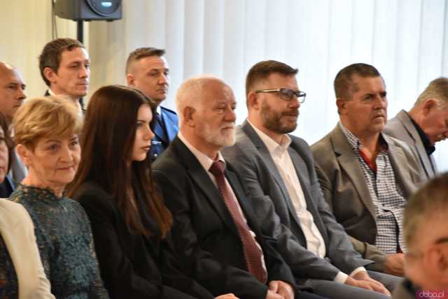 [FOTO] Zmiana wójta po 22 latach! Nowy włodarz i radni gminy Świdnica złożyli ślubowania
