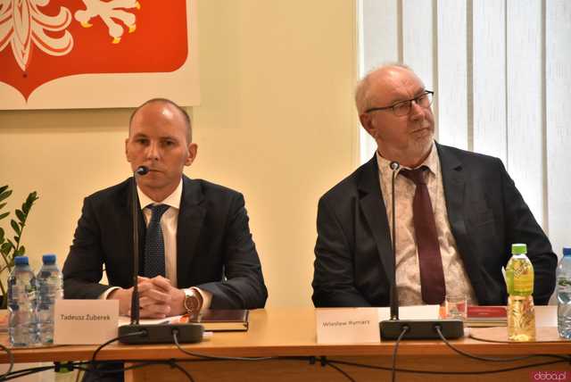 [FOTO] Zmiana wójta po 22 latach! Nowy włodarz i radni gminy Świdnica złożyli ślubowania