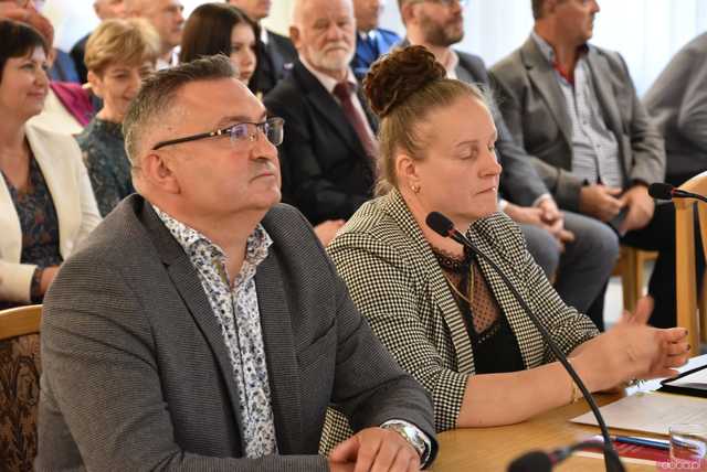 [FOTO] Zmiana wójta po 22 latach! Nowy włodarz i radni gminy Świdnica złożyli ślubowania