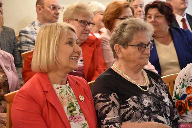[FOTO] Zmiana wójta po 22 latach! Nowy włodarz i radni gminy Świdnica złożyli ślubowania