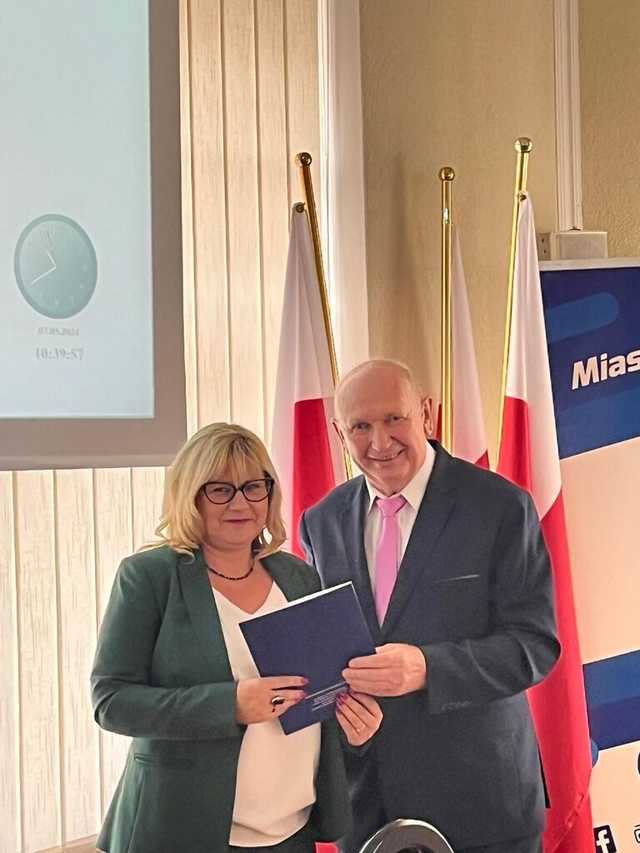 [FOTO] Nowi radni i burmistrz Świebodzic złożyli ślubowania na nową kadencję