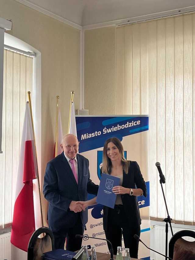 [FOTO] Nowi radni i burmistrz Świebodzic złożyli ślubowania na nową kadencję