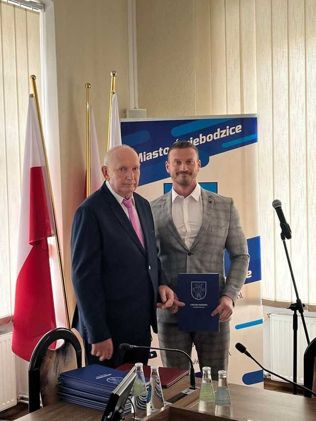 [FOTO] Nowi radni i burmistrz Świebodzic złożyli ślubowania na nową kadencję