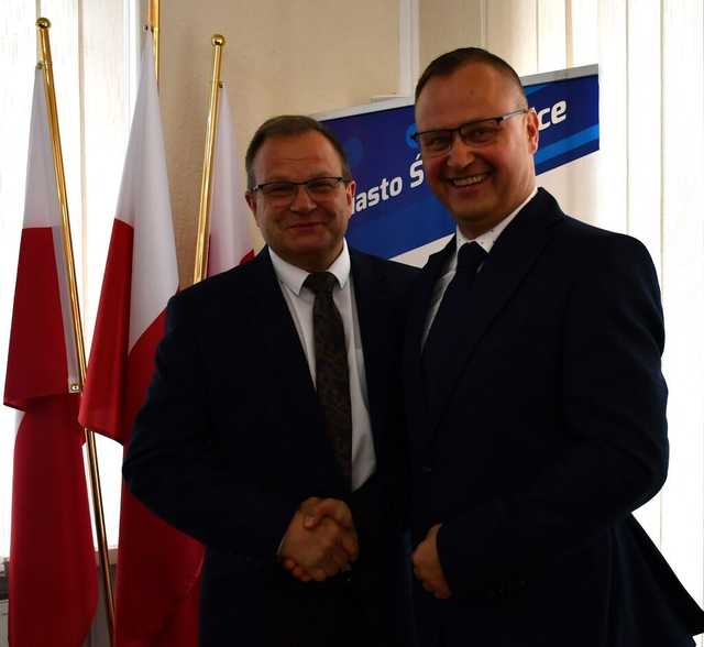 [FOTO] Nowi radni i burmistrz Świebodzic złożyli ślubowania na nową kadencję