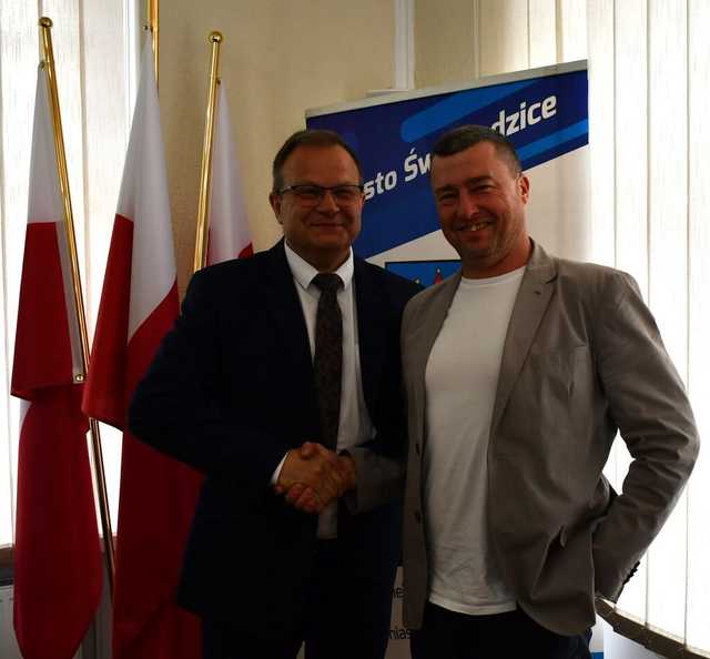 [FOTO] Nowi radni i burmistrz Świebodzic złożyli ślubowania na nową kadencję