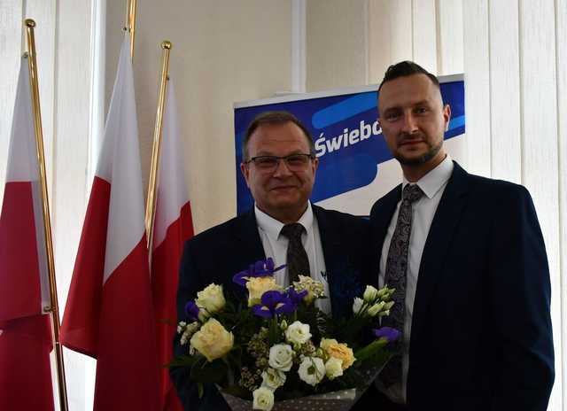 [FOTO] Nowi radni i burmistrz Świebodzic złożyli ślubowania na nową kadencję