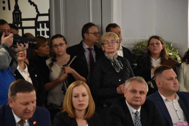 [FOTO] Oficjalna zmiana władzy w Strzegomiu. Nowy burmistrz i radni złożyli ślubowania, wybrano przewodniczącego Rady Miejskiej