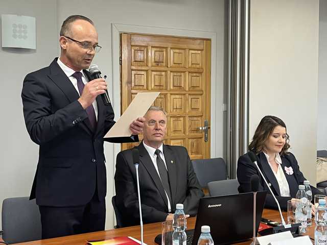 [FOTO] Wybór starosty i przewodniczącego rady powiatu oraz ślubowania radnych na inauguracyjnej sesji rady powiatu