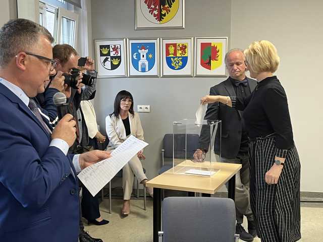 [FOTO] Wybór starosty i przewodniczącego rady powiatu oraz ślubowania radnych na inauguracyjnej sesji rady powiatu