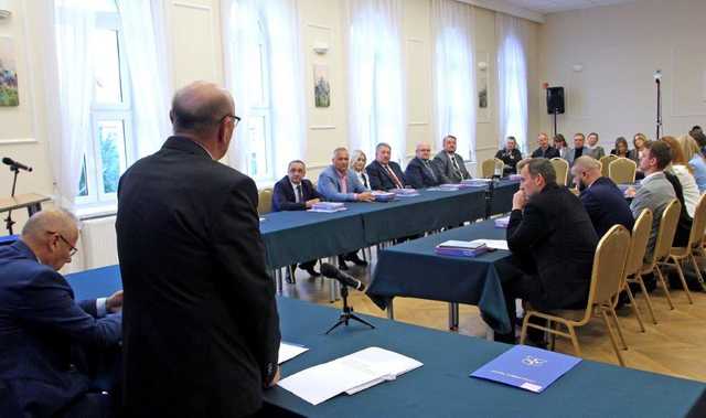 [FOTO] Ślubowania radnych i wójta w Dobromierzu. Uroczysta sesja rozpoczęła nową kadencję