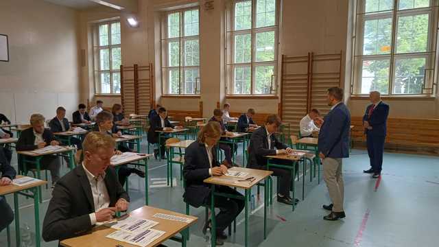 [FOTO] Matura 2024 czas start! Uczniowie ostatnich klas szkół ponadpodstawowych przystąpili do egzaminu dojrzałości