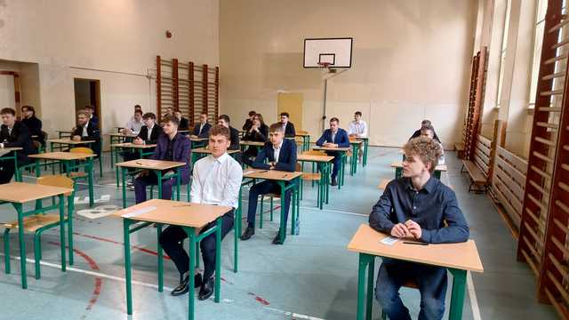 [FOTO] Matura 2024 czas start! Uczniowie ostatnich klas szkół ponadpodstawowych przystąpili do egzaminu dojrzałości