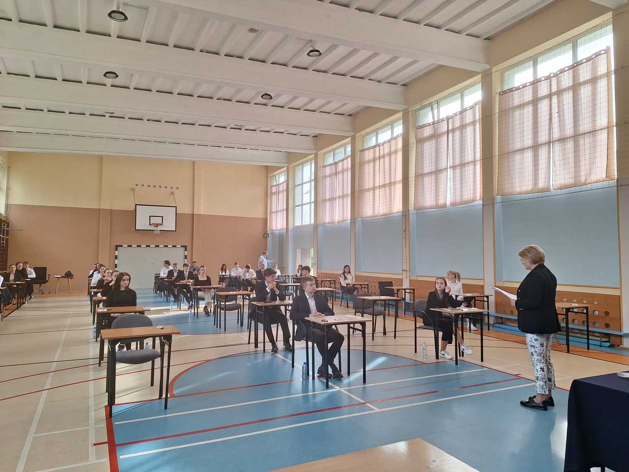 [FOTO] Matura 2024 czas start! Uczniowie ostatnich klas szkół ponadpodstawowych przystąpili do egzaminu dojrzałości