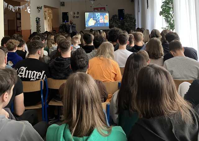 [FOTO] Świebodziccy licealiści spotkali się z profesorem Tomaszem Piekotem