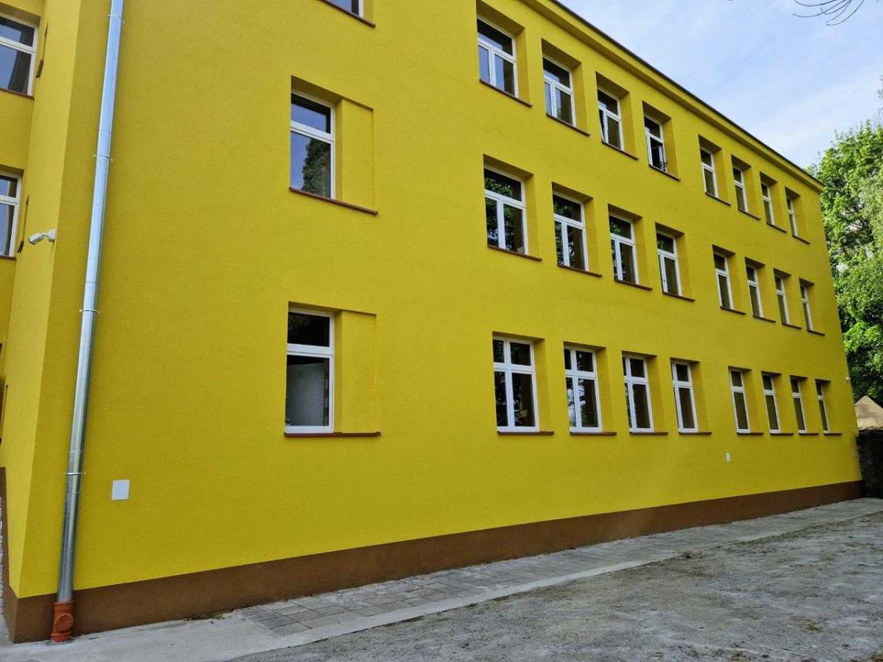 [FOTO] Zakończyła się termomodernizacja budynku Zespołu Szkół w Żarowie
